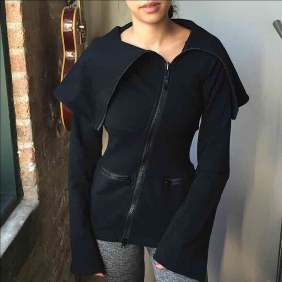 Lululemon Black Extremely Rare Over The Top Jacket Size 4 - Picture 3 of 7